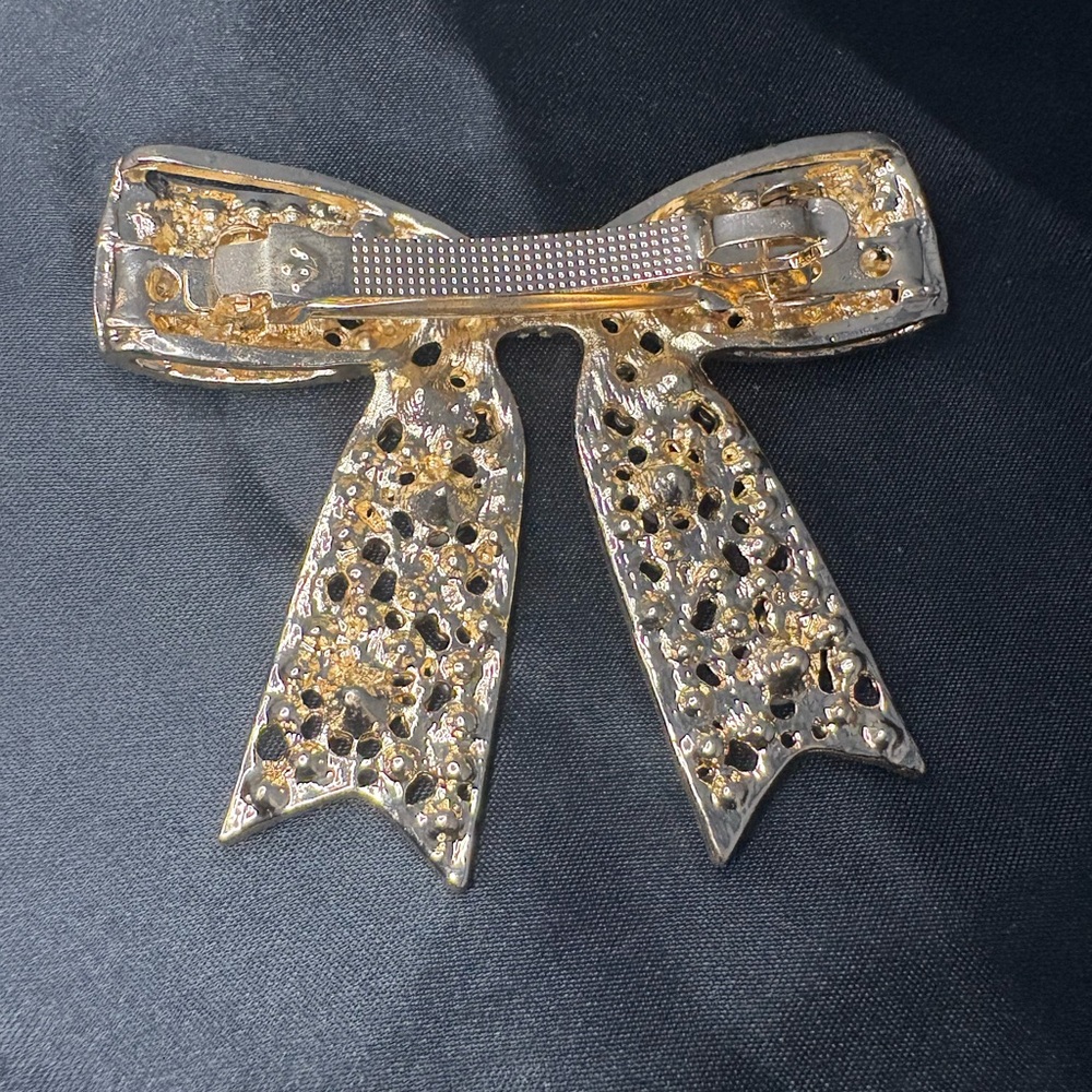 Elegant Gold and Pearl Bow Barrette - Picture 2 of 3